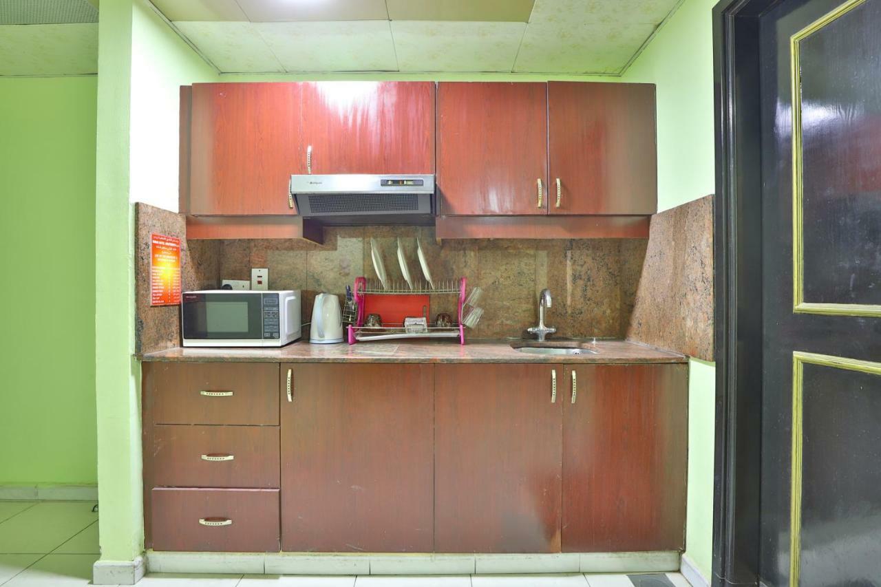 Oyo 261 Remas Hotel Apartment Дубай Екстериор снимка